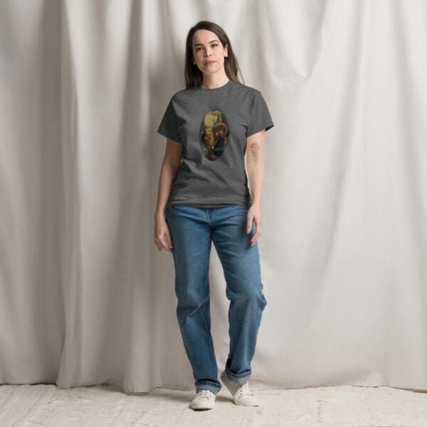 Woman in gray t-shirt with art.