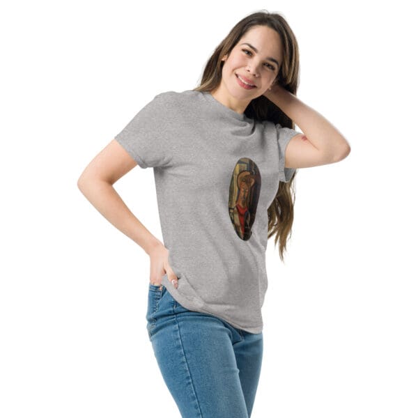 Woman in gray t-shirt with artwork.