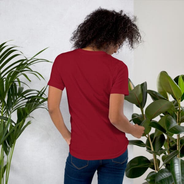 Woman in back view wearing red t-shirt.