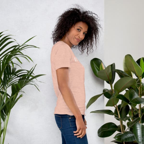 Woman in peach t-shirt, side view.