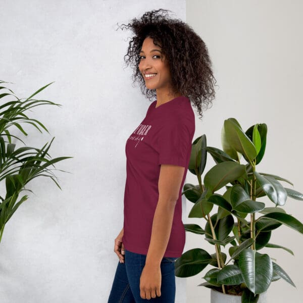 Woman in maroon t-shirt, side view.